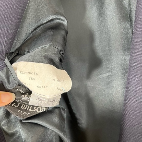 W&J Wilson Chest Size 42” Navy Blazer with Gold Buttons - Picture 9 of 14